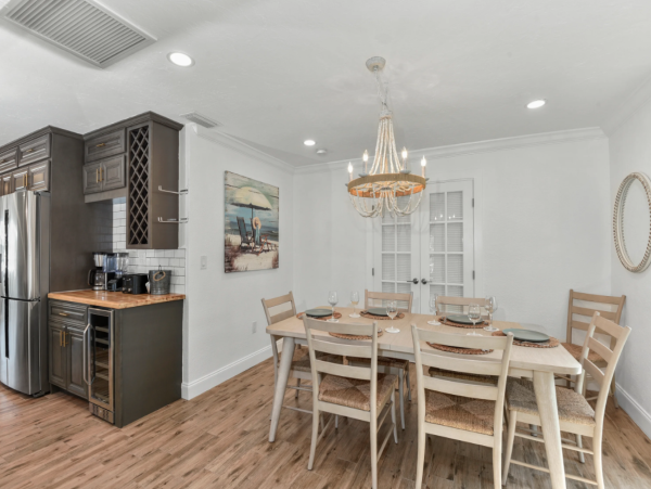 Fort Myers Beach Vacation Rental - Spacious 6 Bedroom Coastal Retreat Near Beach